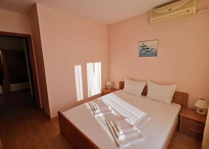 Апартамент Riviera Равда